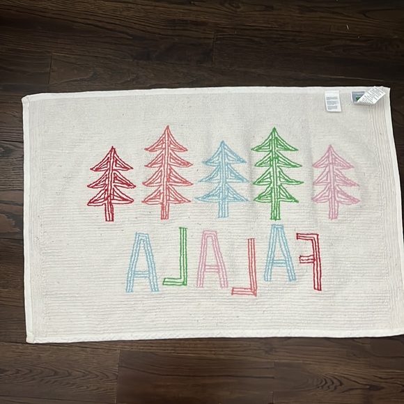 CHRISTMAS BATHROOM RUG NWT - Picture 2 of 4